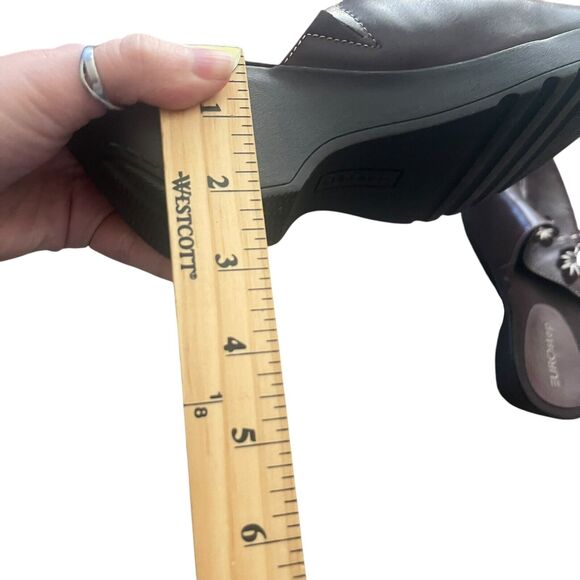 Eurostep Women's Size 7 M Brown Leather Floral Slip On Comfort Clogs - Picture 9 of 9